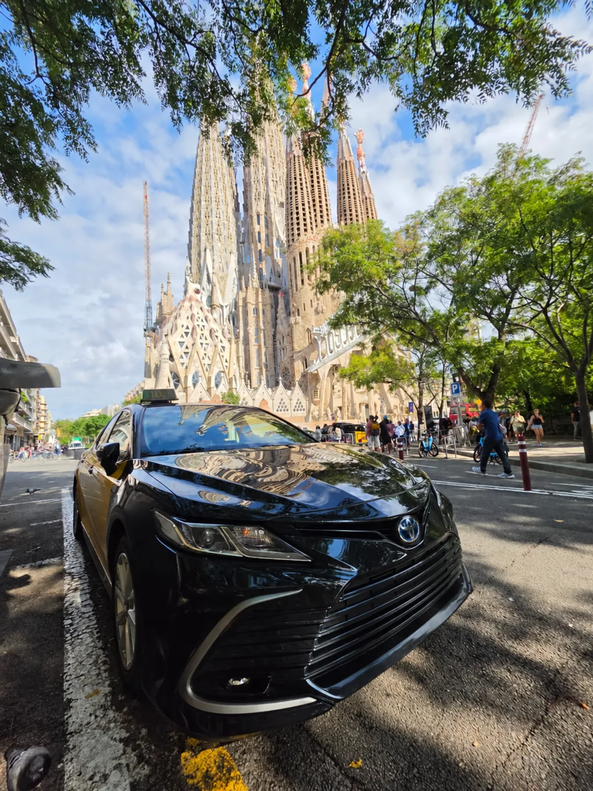 A Barcelona taxi beneath the towers of Sagrada Família
