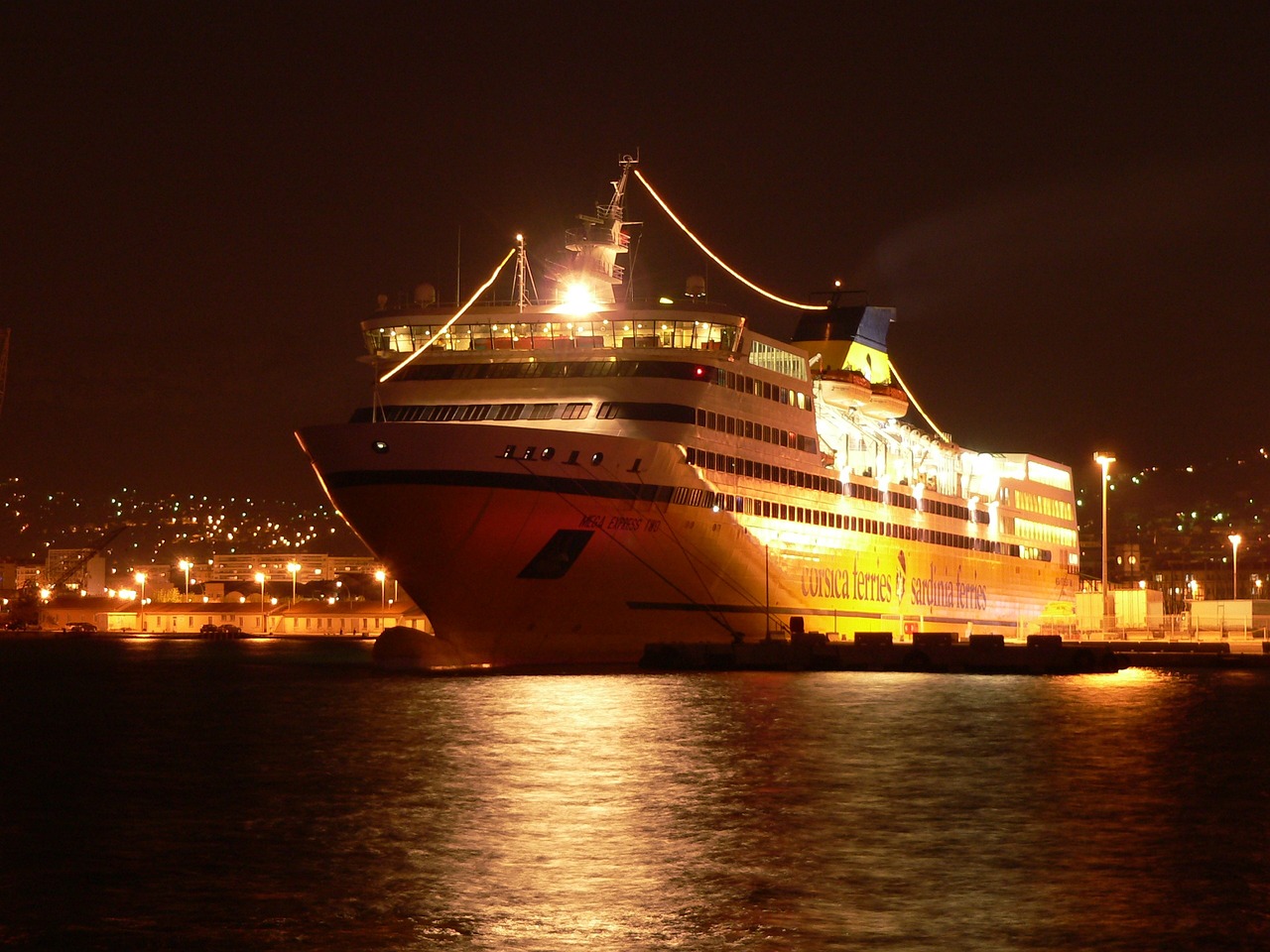 cruise ship, boat, sea-189938.jpg